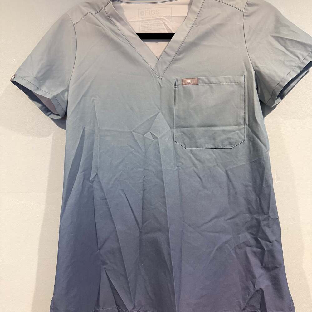 FIGS Technical Collection Scrub Top Ombré color:Ocean Mist